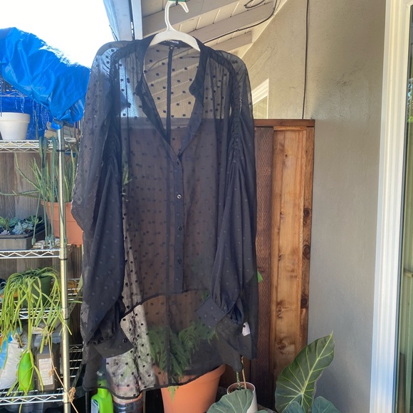 EXPRESS Sheet Hi Low Detailed Blouse; Size M - Picture 10 of 12